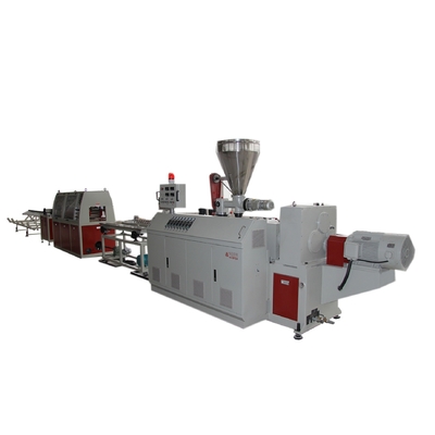 32.9 rpm Ταχύτητα βίδα Διπλής βίδα PVC οροφική γραμμή παραγωγής για το σχεδιασμό βίδες