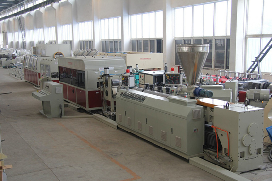 380V 50hz Διπλή βίδα PVC πλαστική μαρμάρινη γραμμή παραγωγής φύλλων με διπλή βίδα σχεδιασμό