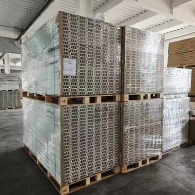 25000 KG αυτόματη γραμμή εκτόξευσης πλακών WPC κουζίνας2 για τις ανάγκες παραγωγής ευρείας πόρτας