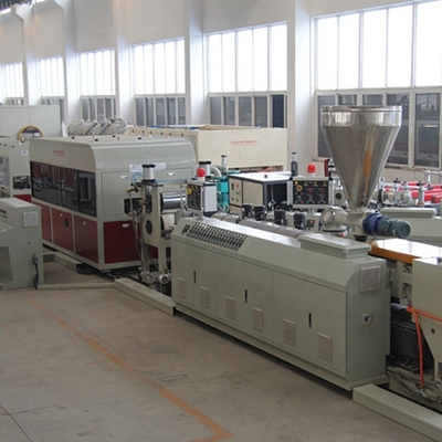 Στροφή L/D αναλογία Άλλα 23500 KG PVC οροφική πλάκα πλάτη πλαστική γραμμή extruder