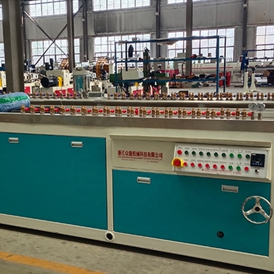 380V 50hz γραμμή εκτόξευσης πλακών οροφής PVC για την παραγωγή οικοδομικών υλικών