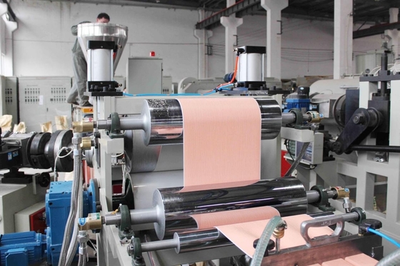 Προσαρμόσιμη γραμμή εκτόξευσης PVC με 380V 50hz τάση και ισχύ 250kW
