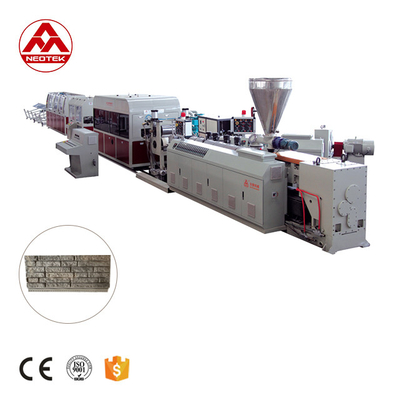 132 1 Στροφή L/D αναλογία PVC Stone Siding Extrusion Line για ταχεία και ακριβή παραγωγή