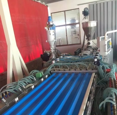 Προσαρμόσιμο χρώμα μηχανή διπλής βίδας για την παραγωγή κούφων φύλλων PVC